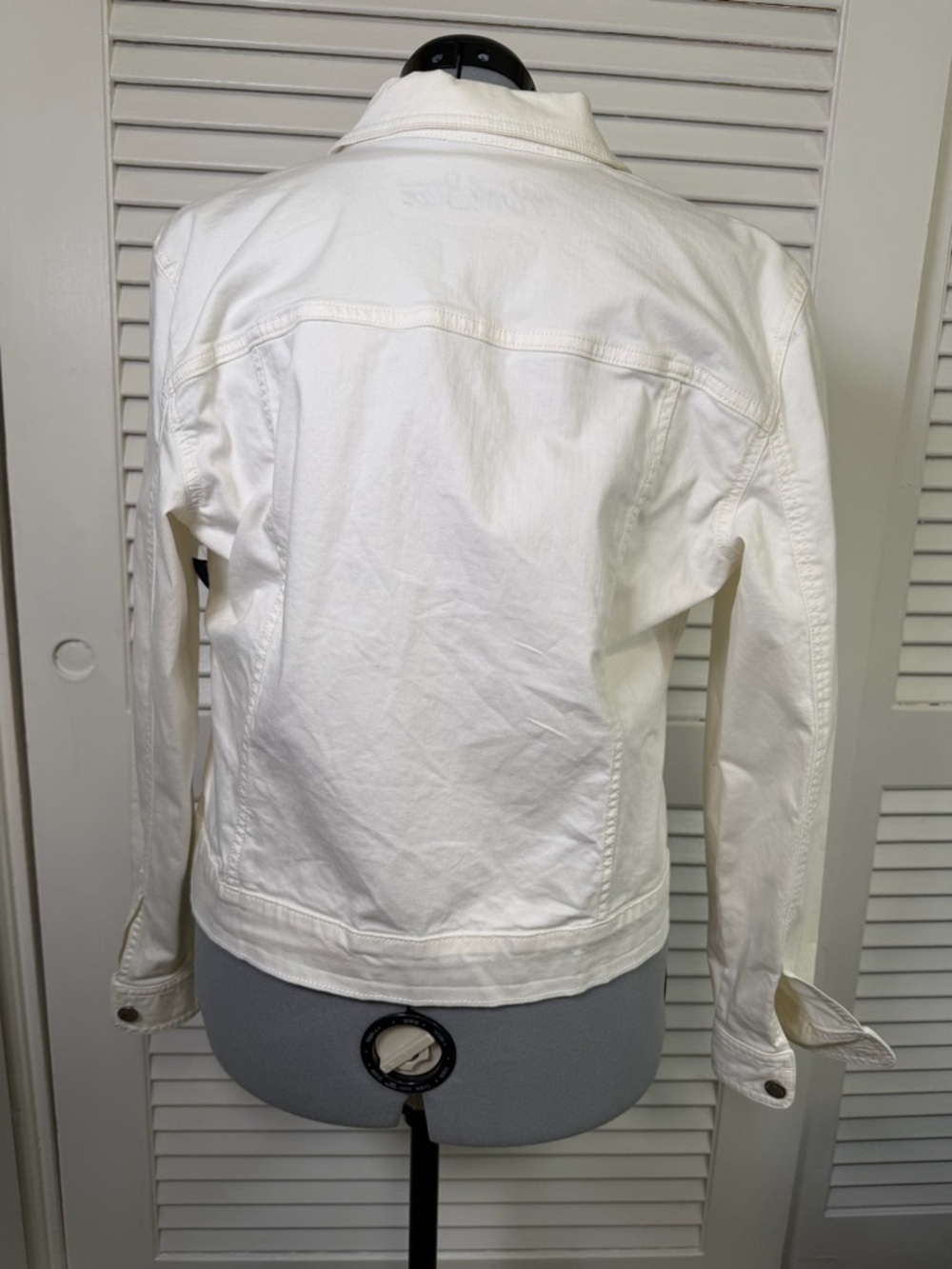 Old Navy Classic White Women's Denim Jacket - Lightweight Button-Up - Picture 6 of 7